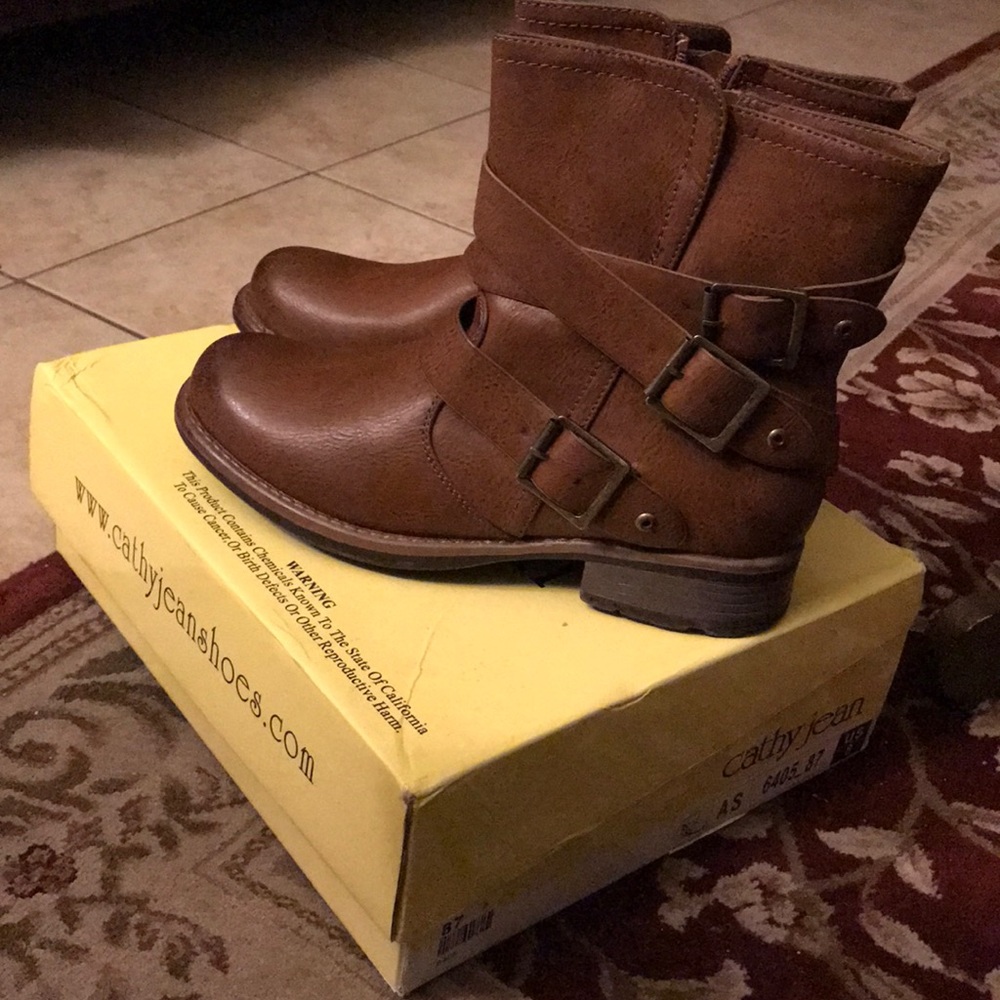 Cathy Jean Combat Boots - Picture 2 of 5
